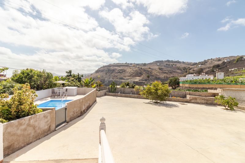 MARJOES HOUSE II COMMUNAL POOL TERRACE BBQ