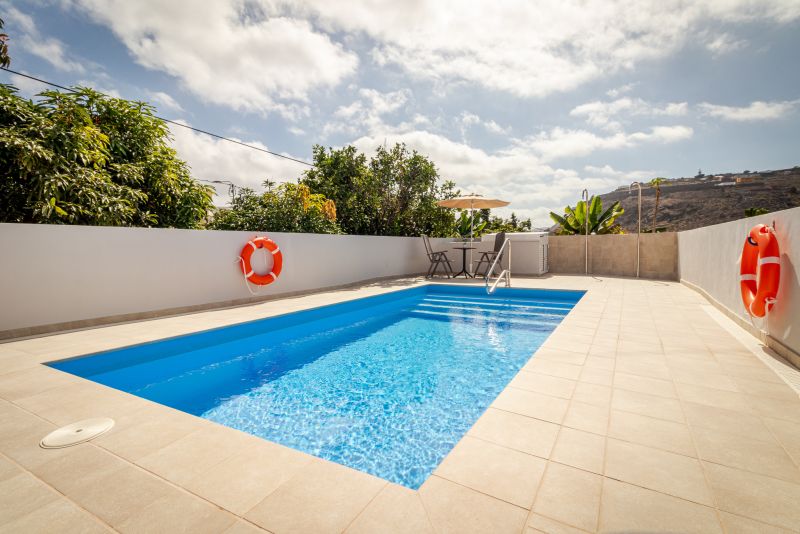 MARJOES HOUSE II COMMUNAL POOL TERRACE BBQ
