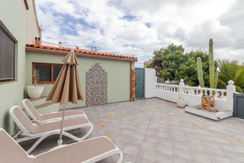 MARJOES HOUSE II COMMUNAL POOL TERRACE BBQ