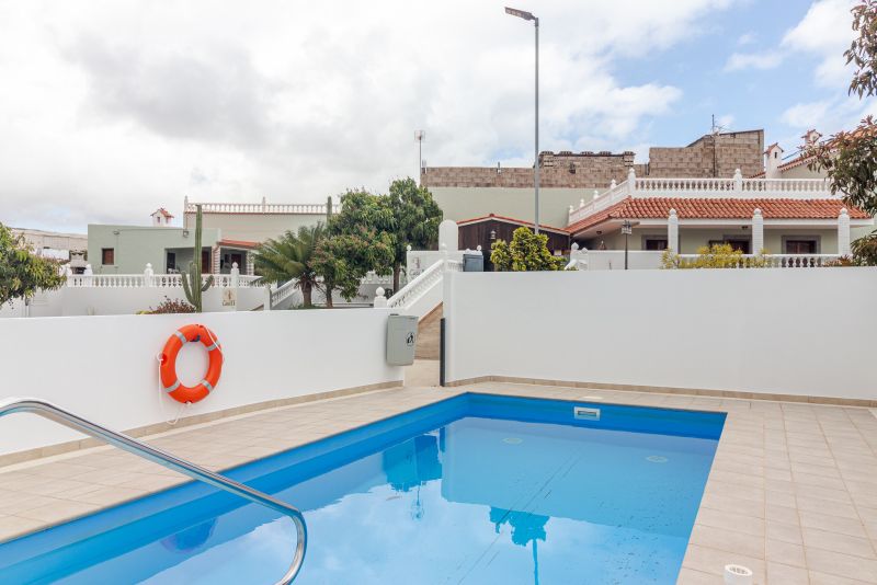 MARJOES HOUSE II COMMUNAL POOL TERRACE BBQ